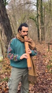 It is the time for some melancholic autum sessions in the forest 🍂🍁
This beautiful aeolian drone flute in the key of F was just finished for @utaramata in Bali. 🙏
Made out of cherry, walnut and panga panga with some beautiful abalone, turquoise and boulder opal inlays🐚

#flutemusic#nativeamericanstyleflute#handcrafted#forest#soundhealing